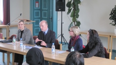 Thüringer Staatssekretärs für Bildung, Wissenschaft und Kultur Prof. Dr. Roland Merten und der Referentin des Referates 2.5-EU-und internationale Angelegenheiten, Frau Hannelore Markert